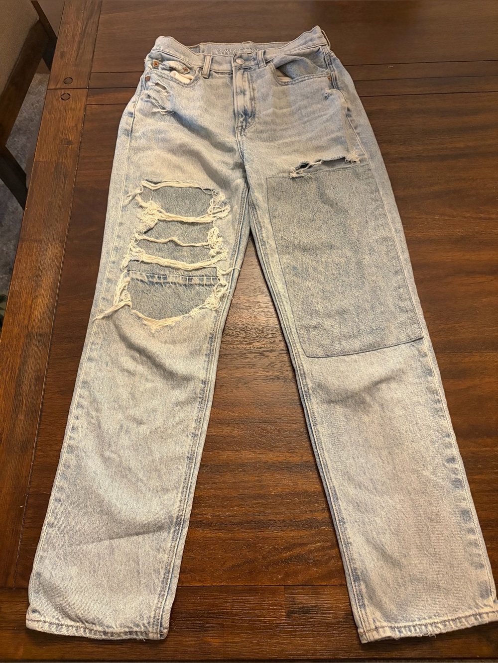 American Eagle Women’s Size 6 Regular Light Wash Distressed Patchwork Straight L